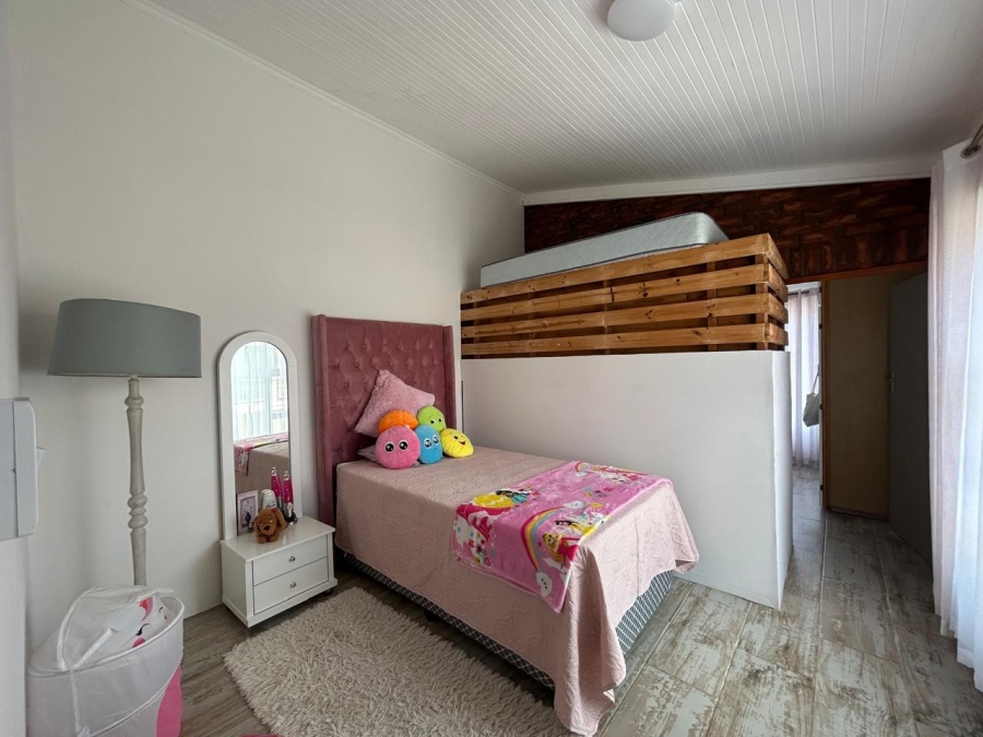5 Bedroom Property for Sale in Wavecrest Eastern Cape